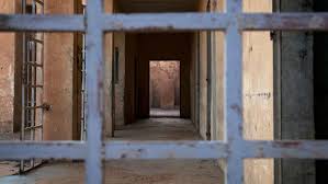 Hay que tomar medidas urgentes para evitar que el COVID-19 ‘cause estragos en las prisiones’: Bachelet
