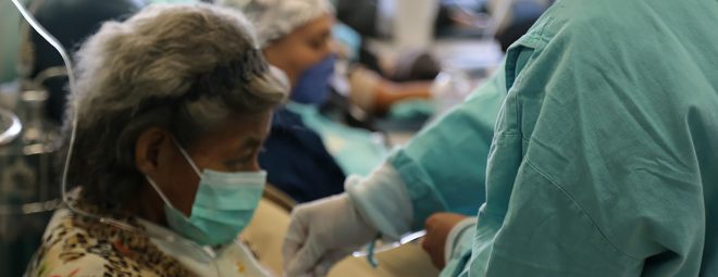 Las personas mayores de 60 años han sido las más afectadas por la COVID ...