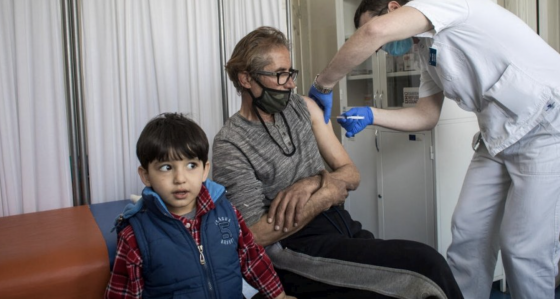 ACNUR pide acceso equitativo a las vacunas contra la Covid-19 para las personas refugiadas
